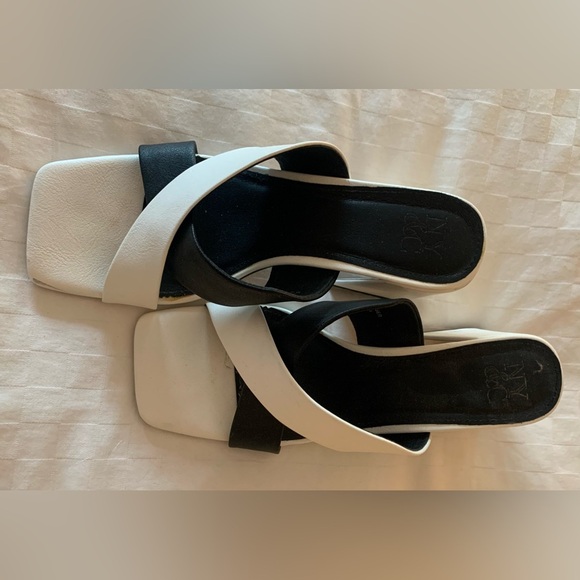 NY&C Open-Toe Dress Sandals Black & White Crossed Straps, Chunky Heel; Size 8.5 - Picture 2 of 10